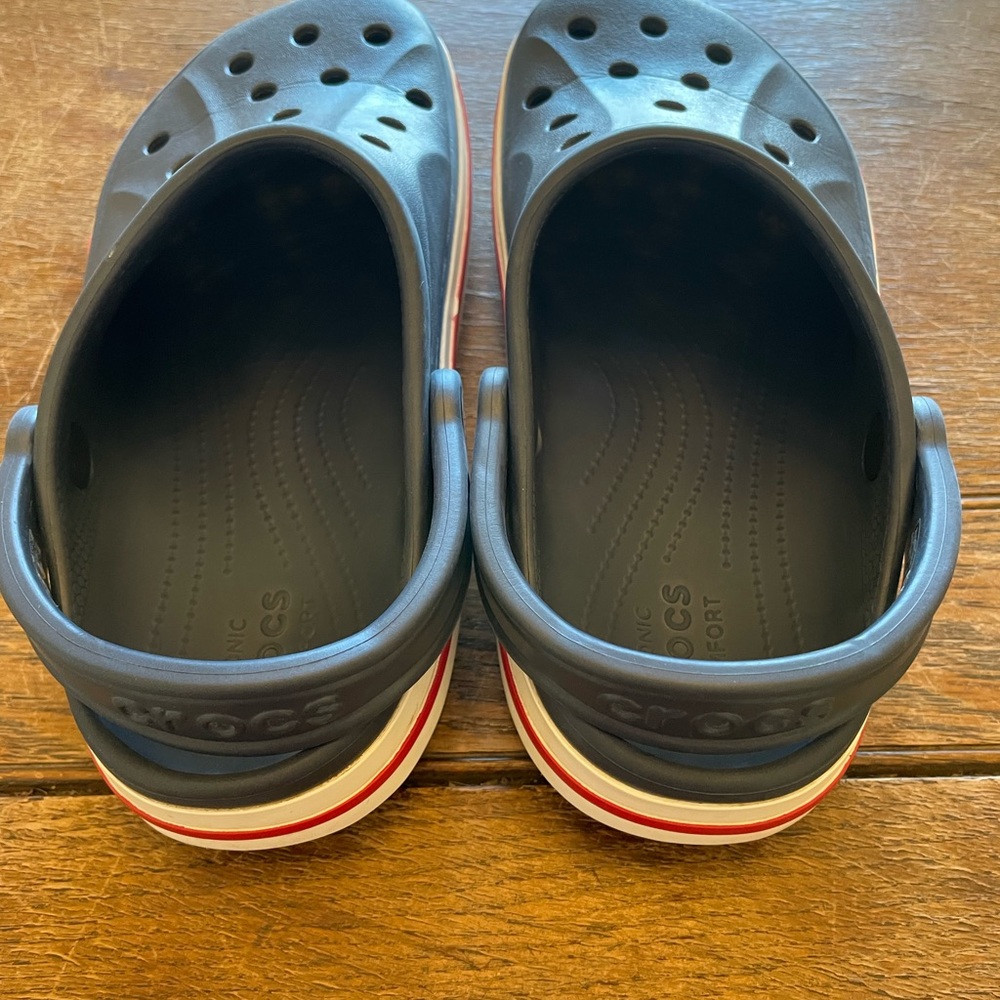 Crocs; size 8 - Picture 3 of 6